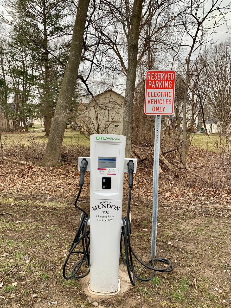 Town of Mendon Installs Electric Car Charging Station at Mendon Public Library